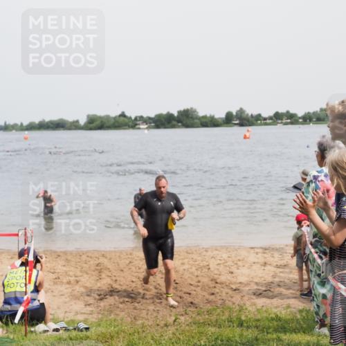 21.06.2025 - 27. Vierlanden-Triathlon MichiJ http://msf.ph/oto/8028712 15.06.2026 10:58:54 Schwimmen 709, 743, 760 meine-sportfotos.de