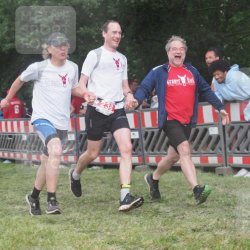 21.06.2025 - 27. Vierlanden-Triathlon KatJ http://msf.ph/oto/8028725 15.06.2025 13:32:51 Ziel 238 meine-sportfotos.de