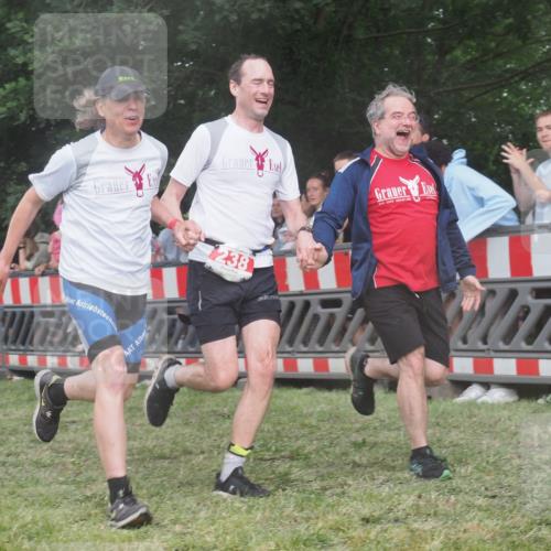 21.06.2025 - 27. Vierlanden-Triathlon KatJ http://msf.ph/oto/8028729 15.06.2025 13:32:51 Ziel 238 meine-sportfotos.de