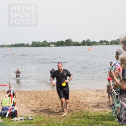 21.06.2025 - 27. Vierlanden-Triathlon MichiJ http://msf.ph/oto/8028730 15.06.2026 10:58:55 Schwimmen 709, 743, 760 meine-sportfotos.de