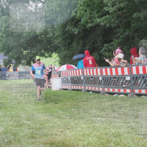21.06.2025 - 27. Vierlanden-Triathlon KatJ http://msf.ph/oto/8028742 15.06.2025 13:33:21 Ziel 791 meine-sportfotos.de