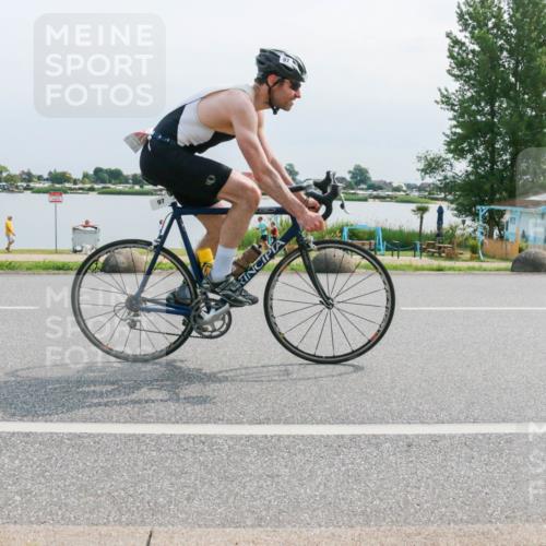 15.06.2025 - 27. Vierlanden-Triathlon H.Heesch http://msf.ph/oto/8028745 15.06.2025 11:25:25 Radfahren 68, 97 meine-sportfotos.de
