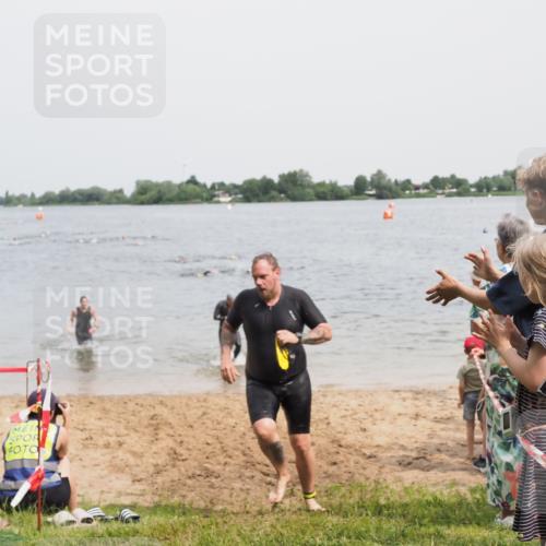 21.06.2025 - 27. Vierlanden-Triathlon MichiJ http://msf.ph/oto/8028750 15.06.2026 10:58:55 Schwimmen 709, 743, 760 meine-sportfotos.de