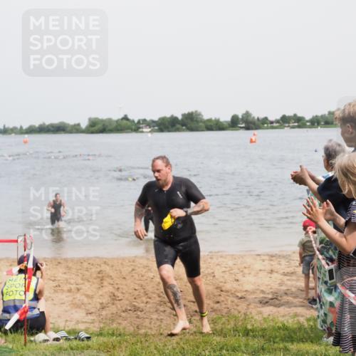 21.06.2025 - 27. Vierlanden-Triathlon MichiJ http://msf.ph/oto/8028753 15.06.2026 10:58:55 Schwimmen 709, 743, 760 meine-sportfotos.de