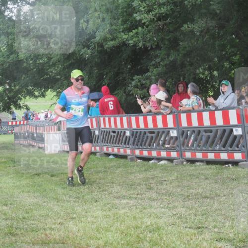 21.06.2025 - 27. Vierlanden-Triathlon KatJ http://msf.ph/oto/8028758 15.06.2025 13:33:23 Ziel 791 meine-sportfotos.de
