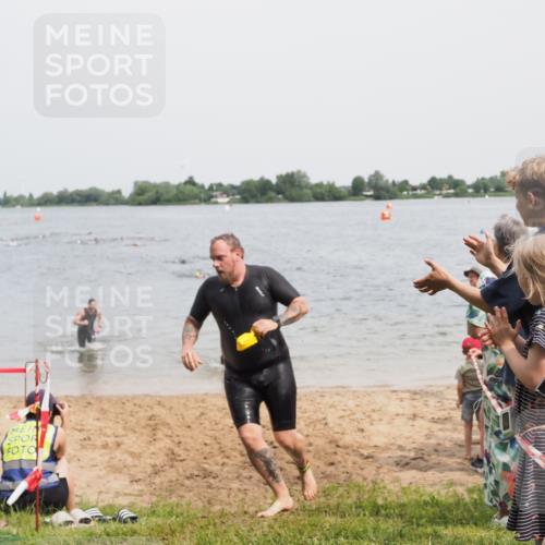 21.06.2025 - 27. Vierlanden-Triathlon MichiJ http://msf.ph/oto/8028760 15.06.2026 10:58:56 Schwimmen 706, 709, 760 meine-sportfotos.de