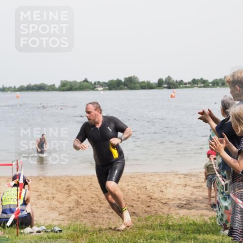 21.06.2025 - 27. Vierlanden-Triathlon MichiJ http://msf.ph/oto/8028766 15.06.2026 10:58:56 Schwimmen 706, 709, 760 meine-sportfotos.de