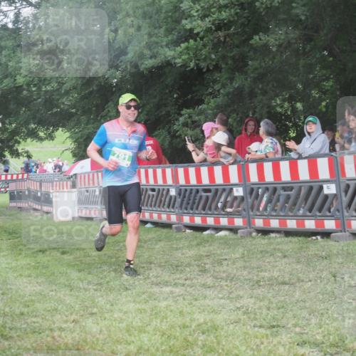 21.06.2025 - 27. Vierlanden-Triathlon KatJ http://msf.ph/oto/8028770 15.06.2025 13:33:23 Ziel 791 meine-sportfotos.de
