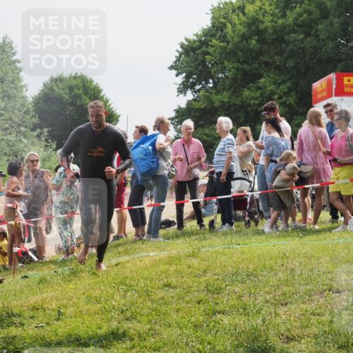 15.06.2025 - 27. Vierlanden-Triathlon KatJ http://msf.ph/oto/8028775 15.06.2025 11:03:55 Schwimmen 773 meine-sportfotos.de