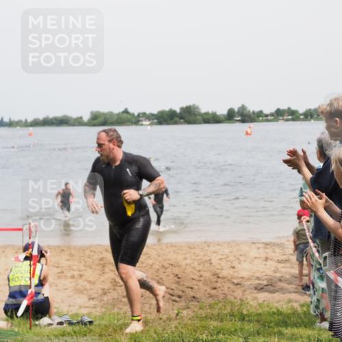 21.06.2025 - 27. Vierlanden-Triathlon MichiJ http://msf.ph/oto/8028778 15.06.2026 10:58:56 Schwimmen 706, 709, 760 meine-sportfotos.de