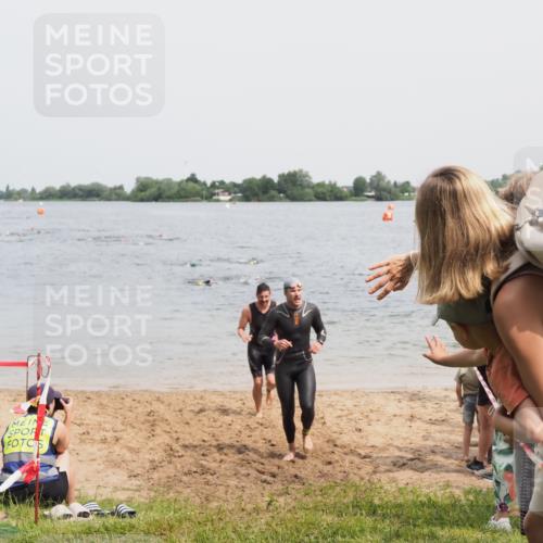 21.06.2025 - 27. Vierlanden-Triathlon MichiJ http://msf.ph/oto/8028784 15.06.2026 10:59:02 Schwimmen 706, 709, 760 meine-sportfotos.de