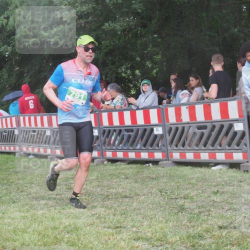 21.06.2025 - 27. Vierlanden-Triathlon KatJ http://msf.ph/oto/8028787 15.06.2025 13:33:24 Ziel 787, 791 meine-sportfotos.de