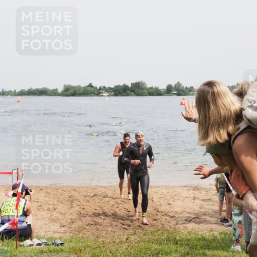 21.06.2025 - 27. Vierlanden-Triathlon MichiJ http://msf.ph/oto/8028790 15.06.2026 10:59:02 Schwimmen 706, 709, 760 meine-sportfotos.de
