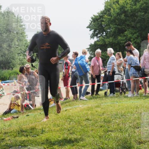 15.06.2025 - 27. Vierlanden-Triathlon KatJ http://msf.ph/oto/8028796 15.06.2025 11:03:56 Schwimmen 773 meine-sportfotos.de