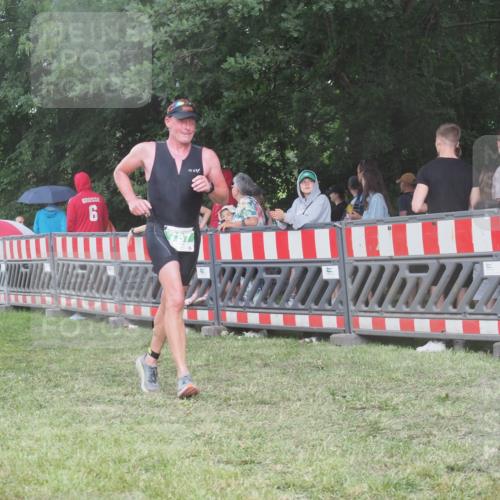 21.06.2025 - 27. Vierlanden-Triathlon KatJ http://msf.ph/oto/8028808 15.06.2025 13:33:32 Ziel 787, 1076 meine-sportfotos.de