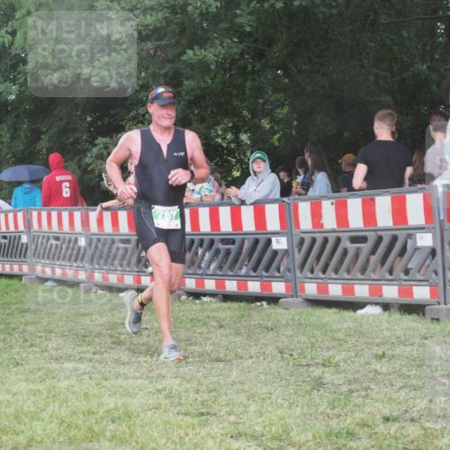 21.06.2025 - 27. Vierlanden-Triathlon KatJ http://msf.ph/oto/8028815 15.06.2025 13:33:32 Ziel 787, 1076 meine-sportfotos.de