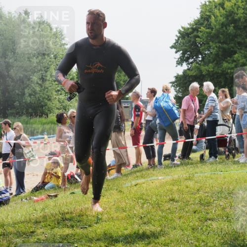 15.06.2025 - 27. Vierlanden-Triathlon KatJ http://msf.ph/oto/8028817 15.06.2025 11:03:56 Schwimmen 773 meine-sportfotos.de