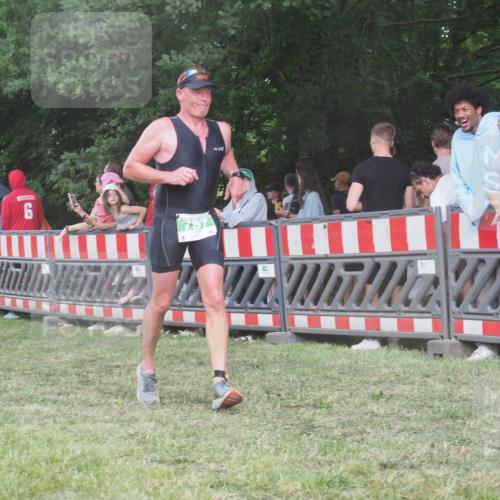 21.06.2025 - 27. Vierlanden-Triathlon KatJ http://msf.ph/oto/8028825 15.06.2025 13:33:33 Ziel 787, 1076 meine-sportfotos.de