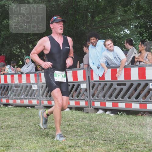 21.06.2025 - 27. Vierlanden-Triathlon KatJ http://msf.ph/oto/8028832 15.06.2025 13:33:33 Ziel 787, 1076 meine-sportfotos.de