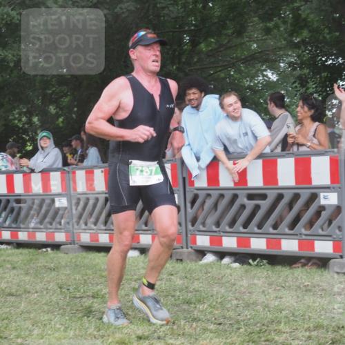 21.06.2025 - 27. Vierlanden-Triathlon KatJ http://msf.ph/oto/8028841 15.06.2025 13:33:33 Ziel 787, 1076 meine-sportfotos.de