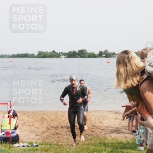 21.06.2025 - 27. Vierlanden-Triathlon MichiJ http://msf.ph/oto/8028845 15.06.2026 10:59:03 Schwimmen 706, 709, 760 meine-sportfotos.de