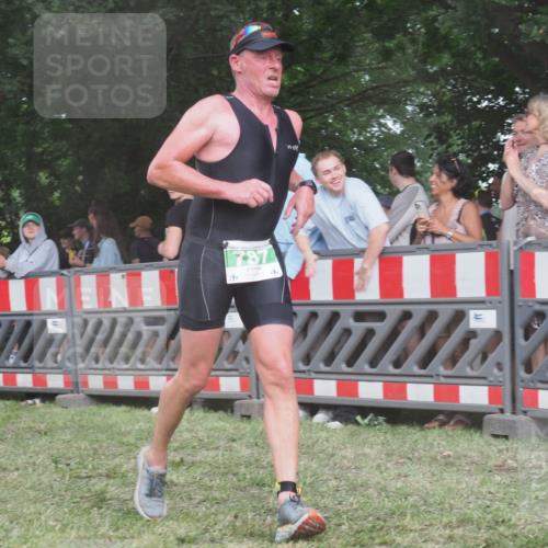 21.06.2025 - 27. Vierlanden-Triathlon KatJ http://msf.ph/oto/8028849 15.06.2025 13:33:33 Ziel 787, 1076 meine-sportfotos.de