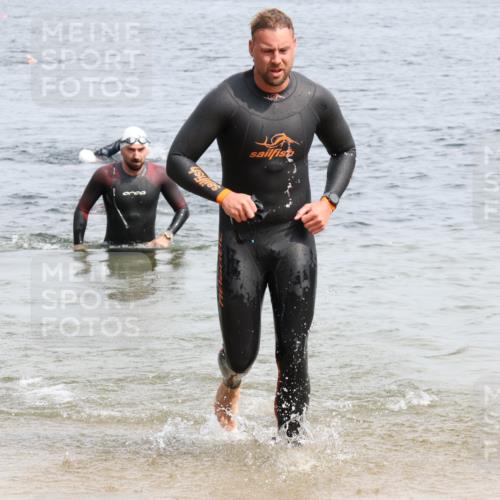 15.06.2025 - 27. Vierlanden-Triathlon Lena Gebhardt http://msf.ph/oto/8028852 15.06.2025 11:03:48 Schwimmen 773, 822 meine-sportfotos.de