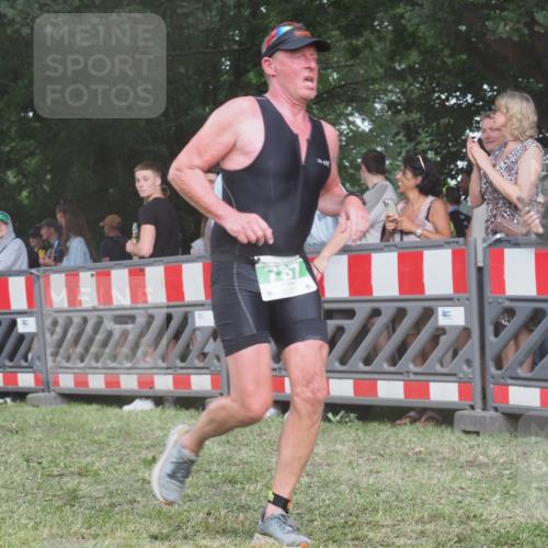 21.06.2025 - 27. Vierlanden-Triathlon KatJ http://msf.ph/oto/8028856 15.06.2025 13:33:33 Ziel 787, 1076 meine-sportfotos.de