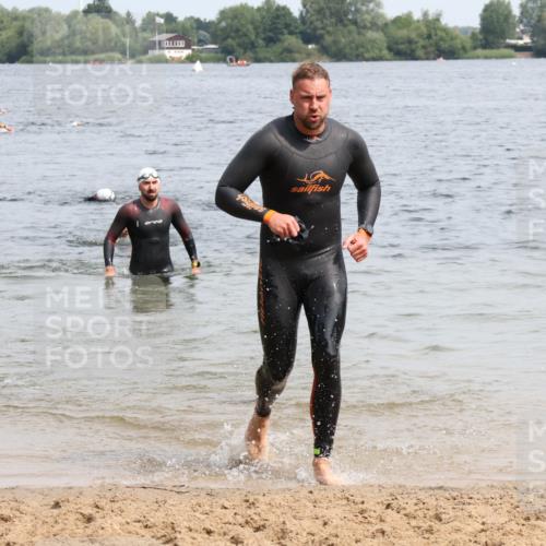 15.06.2025 - 27. Vierlanden-Triathlon Lena Gebhardt http://msf.ph/oto/8028861 15.06.2025 11:03:49 Schwimmen 773 meine-sportfotos.de