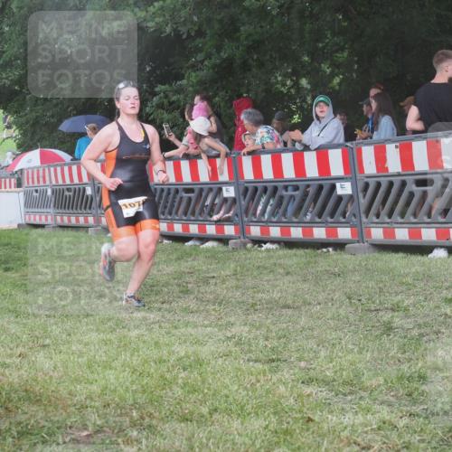 21.06.2025 - 27. Vierlanden-Triathlon KatJ http://msf.ph/oto/8028862 15.06.2025 13:33:41 Ziel 148, 210, 1076 meine-sportfotos.de
