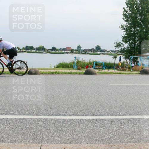 15.06.2025 - 27. Vierlanden-Triathlon H.Heesch http://msf.ph/oto/8028864 15.06.2025 11:25:47 Radfahren 219, 655 meine-sportfotos.de