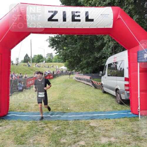 21.06.2025 - 27. Vierlanden-Triathlon MichiJ http://msf.ph/oto/8028867 15.06.2026 12:16:24 Ziel 774 meine-sportfotos.de