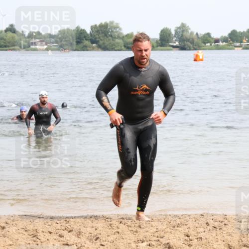 15.06.2025 - 27. Vierlanden-Triathlon Lena Gebhardt http://msf.ph/oto/8028871 15.06.2025 11:03:49 Schwimmen 773 meine-sportfotos.de