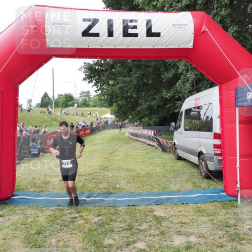 21.06.2025 - 27. Vierlanden-Triathlon MichiJ http://msf.ph/oto/8028873 15.06.2026 12:16:24 Ziel 774 meine-sportfotos.de