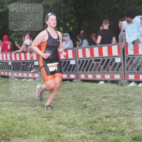 21.06.2025 - 27. Vierlanden-Triathlon KatJ http://msf.ph/oto/8028884 15.06.2025 13:33:42 Ziel 148, 210, 1076 meine-sportfotos.de