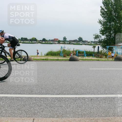 15.06.2025 - 27. Vierlanden-Triathlon H.Heesch http://msf.ph/oto/8028888 15.06.2025 11:26:10 Radfahren 652, 682, 800, 919 meine-sportfotos.de