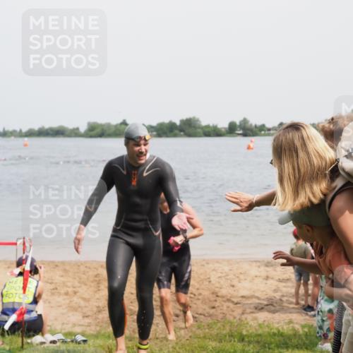 21.06.2025 - 27. Vierlanden-Triathlon MichiJ http://msf.ph/oto/8028905 15.06.2026 10:59:04 Schwimmen 706, 709 meine-sportfotos.de