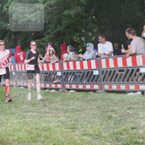 21.06.2025 - 27. Vierlanden-Triathlon KatJ http://msf.ph/oto/8028926 15.06.2025 13:33:44 Ziel 148, 210, 1076 meine-sportfotos.de