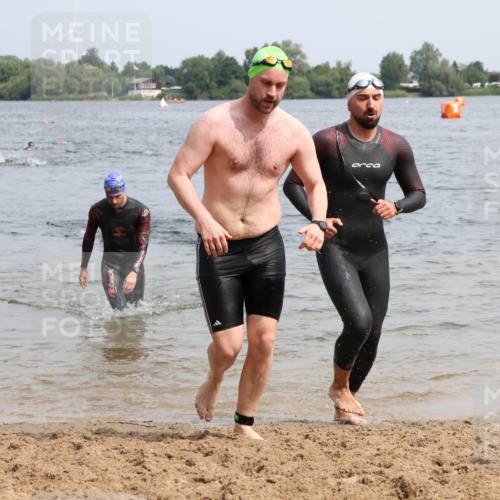 15.06.2025 - 27. Vierlanden-Triathlon Lena Gebhardt http://msf.ph/oto/8028933 15.06.2025 11:03:59 Schwimmen 663, 729, 754, 773 meine-sportfotos.de