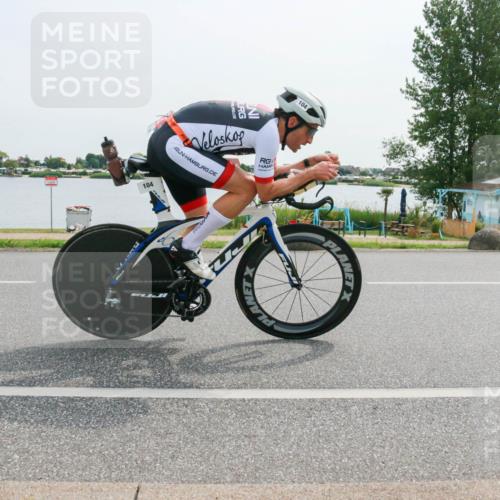 15.06.2025 - 27. Vierlanden-Triathlon H.Heesch http://msf.ph/oto/8028938 15.06.2025 10:29:02 Radfahren 104, 302, 313, 488 meine-sportfotos.de