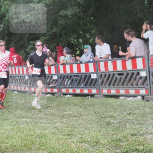21.06.2025 - 27. Vierlanden-Triathlon KatJ http://msf.ph/oto/8028939 15.06.2025 13:33:44 Ziel 148, 210, 1076 meine-sportfotos.de