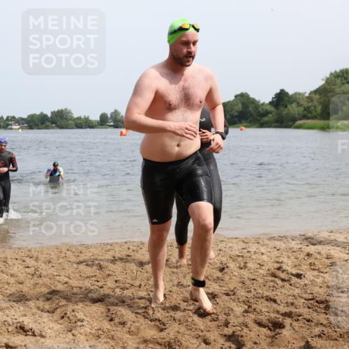 15.06.2025 - 27. Vierlanden-Triathlon Lena Gebhardt http://msf.ph/oto/8028940 15.06.2025 11:04:00 Schwimmen 663, 729, 754, 773 meine-sportfotos.de