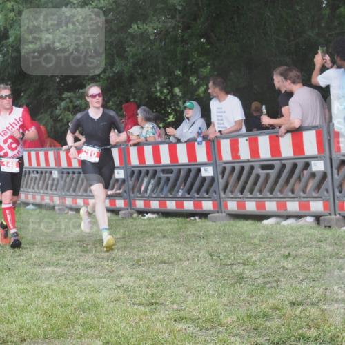 21.06.2025 - 27. Vierlanden-Triathlon KatJ http://msf.ph/oto/8028945 15.06.2025 13:33:44 Ziel 148, 210, 1076 meine-sportfotos.de