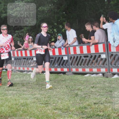 21.06.2025 - 27. Vierlanden-Triathlon KatJ http://msf.ph/oto/8028951 15.06.2025 13:33:45 Ziel 148, 210 meine-sportfotos.de
