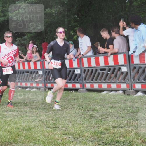 21.06.2025 - 27. Vierlanden-Triathlon KatJ http://msf.ph/oto/8028957 15.06.2025 13:33:45 Ziel 148, 210 meine-sportfotos.de