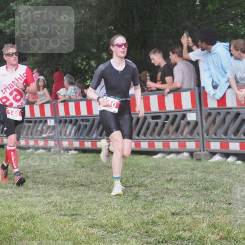 21.06.2025 - 27. Vierlanden-Triathlon KatJ http://msf.ph/oto/8028969 15.06.2025 13:33:45 Ziel 148, 210 meine-sportfotos.de