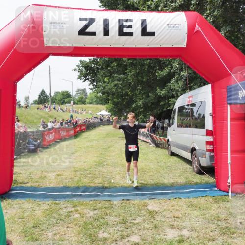 21.06.2025 - 27. Vierlanden-Triathlon MichiJ http://msf.ph/oto/8028971 15.06.2026 12:19:27 Ziel 25 meine-sportfotos.de