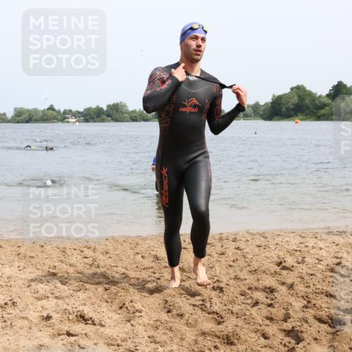 15.06.2025 - 27. Vierlanden-Triathlon Lena Gebhardt http://msf.ph/oto/8028980 15.06.2025 11:04:06 Schwimmen 663, 729, 754, 763 meine-sportfotos.de