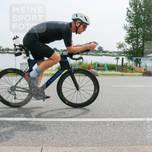 15.06.2025 - 27. Vierlanden-Triathlon H.Heesch http://msf.ph/oto/8028984 15.06.2025 10:29:18 Radfahren 64, 122, 128 meine-sportfotos.de