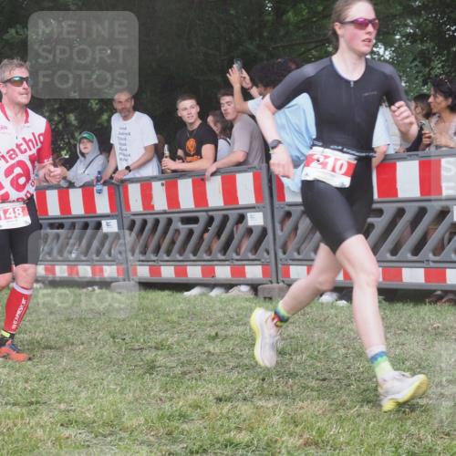 21.06.2025 - 27. Vierlanden-Triathlon KatJ http://msf.ph/oto/8028993 15.06.2025 13:33:45 Ziel 148, 210 meine-sportfotos.de